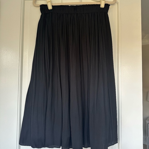 GAP Black Pleated Midi Skirt (XSP) - Picture 1 of 5